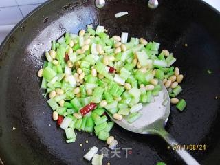 辣炝芹菜黄豆的做法步骤：5
