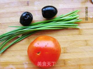韭苔拌皮蛋的做法步骤：1