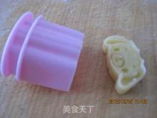 孩子喜欢的酥脆狗狗饼干的做法步骤：7