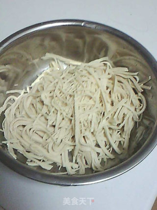凉拌豆腐皮的做法步骤：4