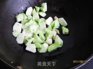 紫菜丝瓜汤的做法步骤：2