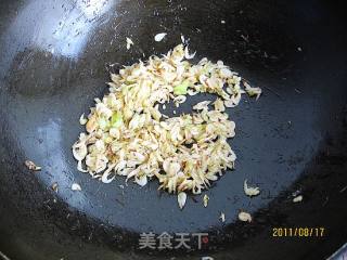 虾皮煎饼卷的做法步骤：4