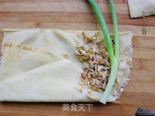 虾皮煎饼卷的做法步骤：6