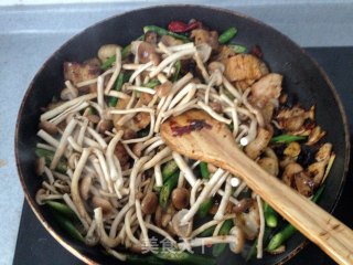 茶树菇回锅肉的做法步骤：8