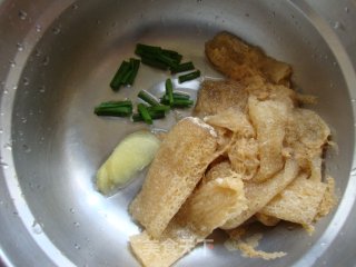 鲜美的竹荪鸡蛋汤的做法步骤：2