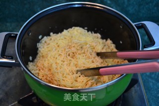 【滑肉豆角炒速食面】的做法步骤：5