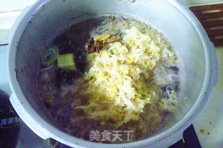 酸菜炖排骨的做法步骤：3