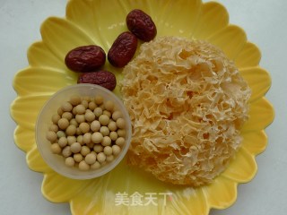 银耳豆浆木瓜饮的做法步骤：1