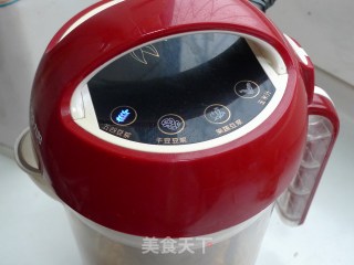 【彩椒火腿豆腐花】让美味多一点美色的做法步骤：2