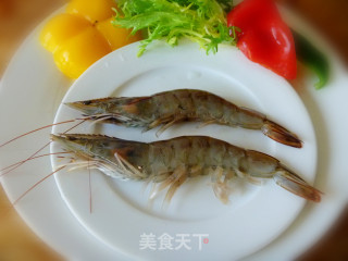 [明虾配青芥甜辣酱】在家做西餐的做法步骤：1