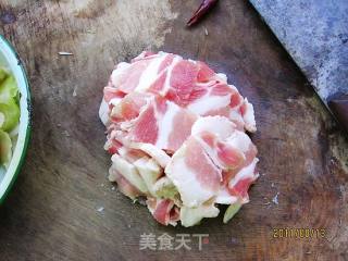 榨菜五花肉的做法步骤：1