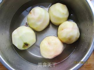 蜜汁炖桃的做法步骤：2