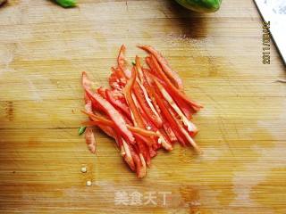 虾米拌芹菜的做法步骤：1