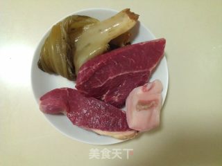 私家老坛酸菜牛肉面的做法步骤：1