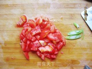 西红柿鲜虾疙瘩汤的做法步骤：1
