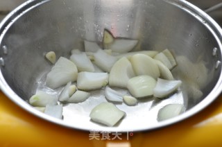 中西合璧的火锅吃法---香草红酒牛肉火锅的做法步骤：5