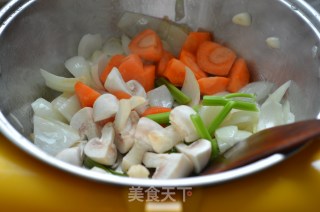 中西合璧的火锅吃法---香草红酒牛肉火锅的做法步骤：6