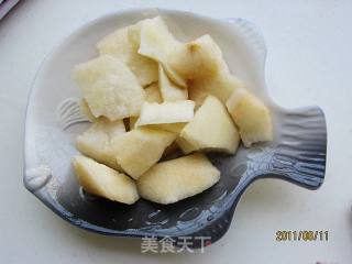 草莓炖梨的做法步骤：1