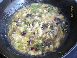 黄花菜鲜蛤汤卤面的做法步骤：4