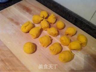 纯天然色的黄玫瑰花馒头的做法步骤：6