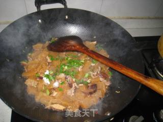 香菇肉片烧柚皮的做法步骤：10