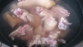 红烧猪蹄的做法步骤：2