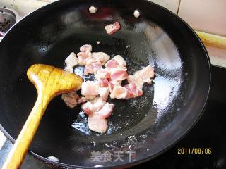 胡萝卜炒五花肉的做法步骤：2
