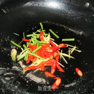 麻辣香炒脆皮蛋的做法步骤：5