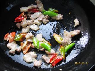 小炒五花肉的做法步骤：3