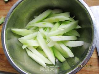 香辣酱拌老黄瓜的做法步骤：3