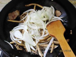 洋葱茶树菇的做法步骤：5