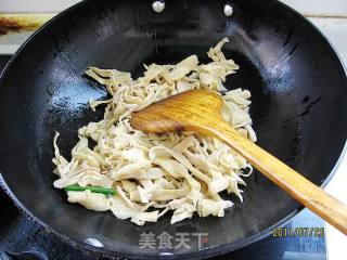 韭苔炒竹笋的做法步骤：2