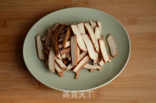 蘑菇炒香干的做法步骤：2