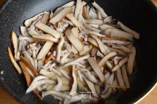蘑菇炒香干的做法步骤：7