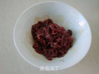 家常炒菜——蒜苗炒牛肉的做法步骤：2