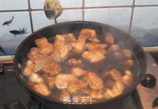 家常红烧肉烧鸡蛋的做法步骤：4