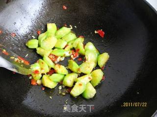 剁椒炒丝瓜的做法步骤：4