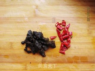 豆豉炒苦瓜的做法步骤：3