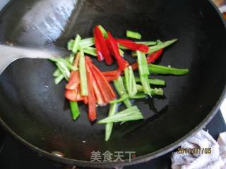 茶树菇炒豆皮的做法步骤：3