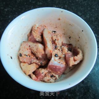 家常辣椒蒸米粉肉的做法步骤：4