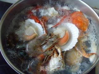 鲜美滋味缕缕萦绕---海鲜火锅的做法步骤：5