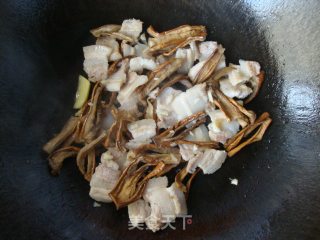 茄子干炒五花肉的做法步骤：6