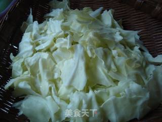 手撕包菜炒肉片的做法步骤：2