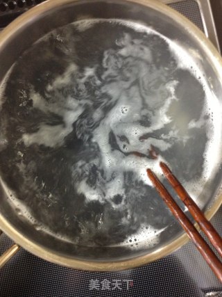 蕃茄酱意式黑珍珠面（蕃茄酱系列之一）【传统的意式面】新鲜尝的做法步骤：16