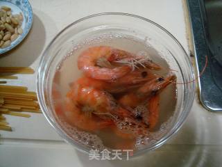 意大利面食“冷腌虾蒜香意大利面”的做法步骤：3