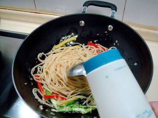 意大利面食“冷腌虾蒜香意大利面”的做法步骤：11