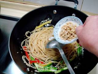意大利面食“冷腌虾蒜香意大利面”的做法步骤：12