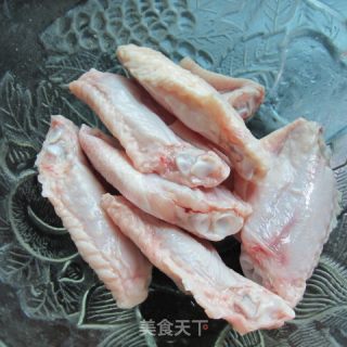 来串烧烤-----微波炉烤鸡翅的做法步骤：1