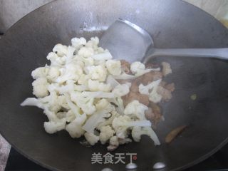 菜花炒肉的做法步骤：8