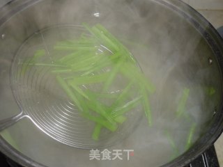 新年年年高——三丝炒年糕的做法步骤：4